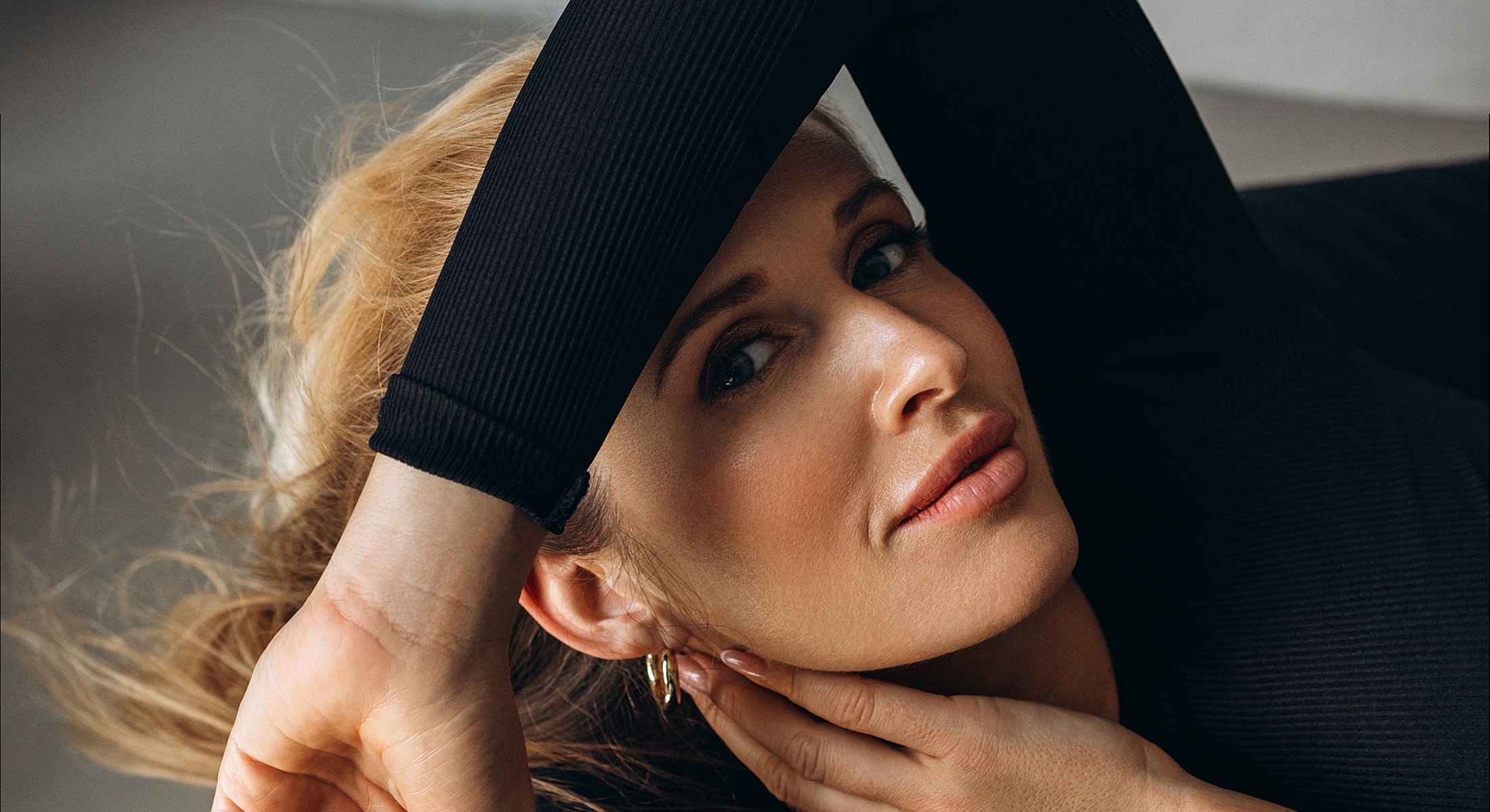 Woman with blonde hair resting her head.